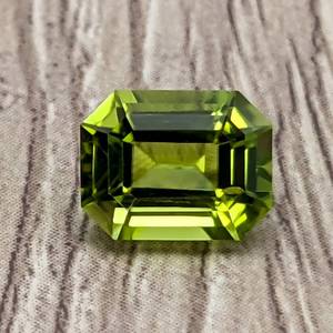 lot 40B image: 2.52 Carat Natural Candy Apple Green Peridot Gemstone $275 Retail