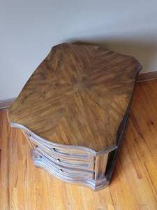 lot 41 image: Three Drawer Drexel Side Table