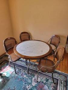 lot 14 image: 46 Inch Drexel Kitchen Dinging Table Set
