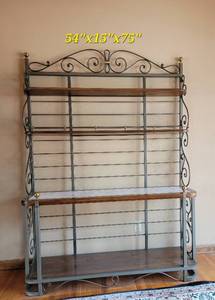 lot 12 image: French Style Bakers Rack