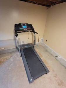 lot 48 image: Pro-Form XP 542 Treadmill