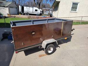 lot 2 image: 12 Wood Frame Box Trailer