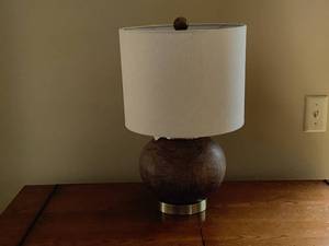 lot 409 image: Round Base Barrel Lamp