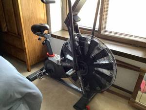 lot 428 image: Schwinn Exercise Bike