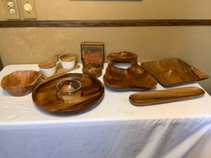 lot 448 image: Wooden Serving Lot