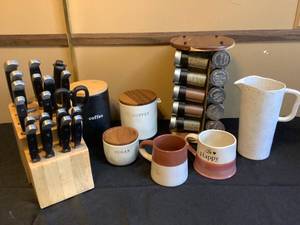 lot 449 image: Kitchen Countertop Necessities