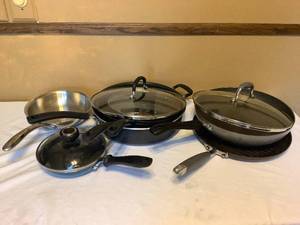lot 451 image: Pans and Lids
