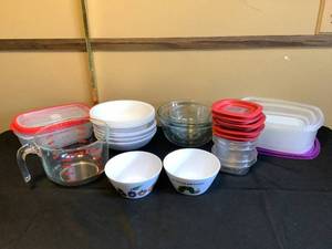 lot 452 image: Misc. Kitchen Bowls