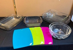 lot 454 image: GlassBaking ware