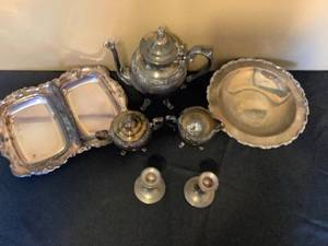 lot 441 image: Rogers and Bros Silver- Plated