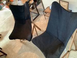 lot 536 image: 2 Butterfly Chairs