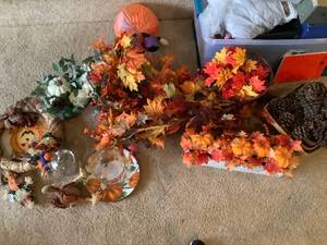 lot 498 image: Autumn Dcor