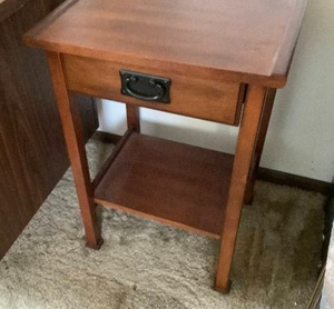 lot 515 image: Small Side Table