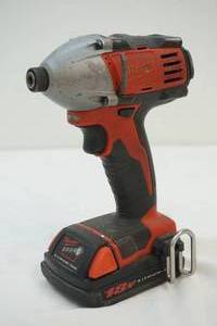 lot 2 image: Milwaukee 18v driver with battery
