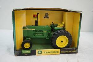 lot 12 image: ERTL John Deere Tractor