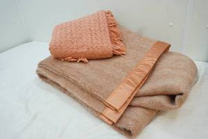 lot 34 image: Kenwood Wools wool blanket