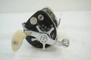 lot 35 image: vintage Ocean City fishing reel