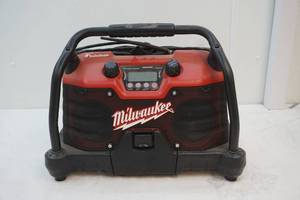 lot 50 image: Milwaukee job site radio