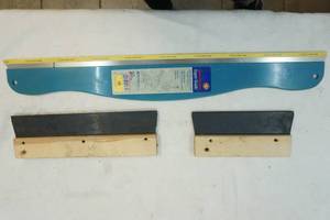 lot 79 image: drywall knives