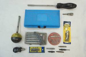 lot 96 image: T25 bits and screwdrivers