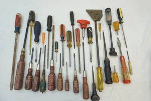 lot 98 image: screwdrivers