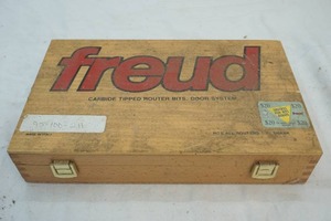 lot 124 image: Freud carbide tipped router bits