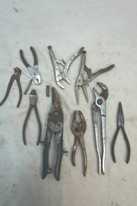 lot 133 image: metal cutters, plyers and vice grips
