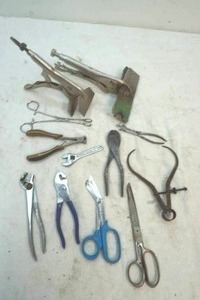 lot 135 image: welding clamps, wire cutters, plyers