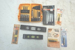 lot 146 image: DeWalt drill bit set and blades