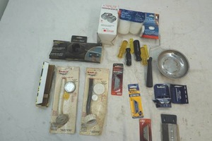 lot 160 image: razor blades
