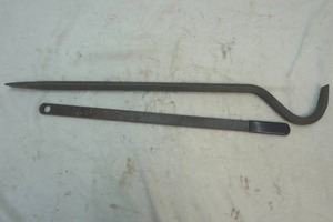 lot 183 image: crowbar