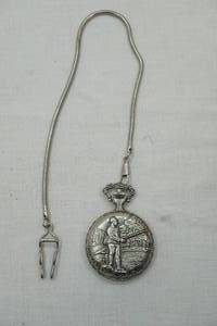 lot 192 image: Remington quartz pocket watch