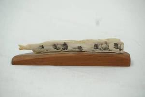 lot 195 image: buffalo bone accent piece