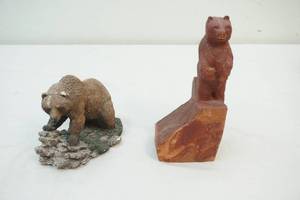 lot 199 image: Bear decor