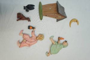 lot 201 image: ceramic wall decor