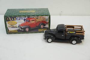 lot 211 image: ERTL Collectibles 1940 Ford pick up truck