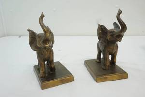 lot 218 image: elephant book ends