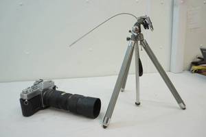 lot 220 image: Camera and tripod MayiyaSekor