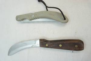 lot 228 image: knives