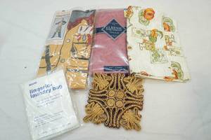 lot 256 image: Fisherman apron