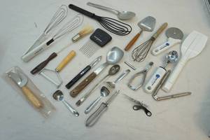 lot 260 image: kitchen utensils