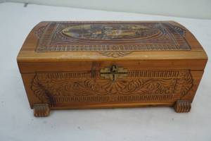 lot 265 image: decorative wood box