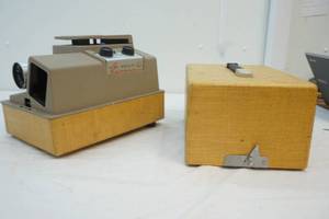 lot 270 image: Revere 553 slide projector