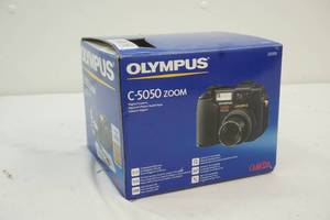 lot 273 image: Olympus C-5050 zoom digital camera