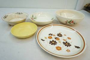 lot 274 image: vintage bowls and plates