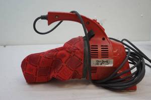 lot 287 image: Dirt Devil hand vac