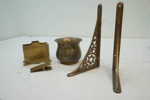 lot 301 image: brass items