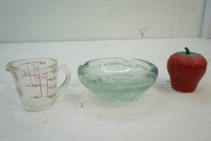 lot 302 image: glass ashtray, strawberry jar