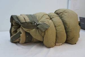 lot 320 image: army sleeping bag