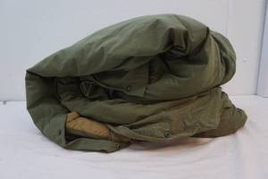lot 321 image: army sleeping bag